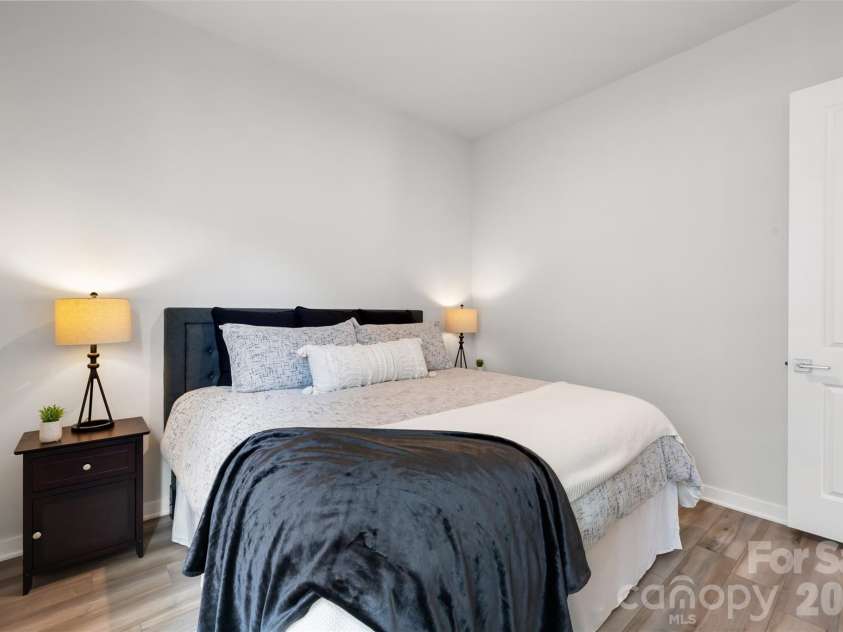 5208 Glenwalk Drive, Charlotte, NC 28269.  MLS# CAR4428602, YatesRealty ID 55402. 