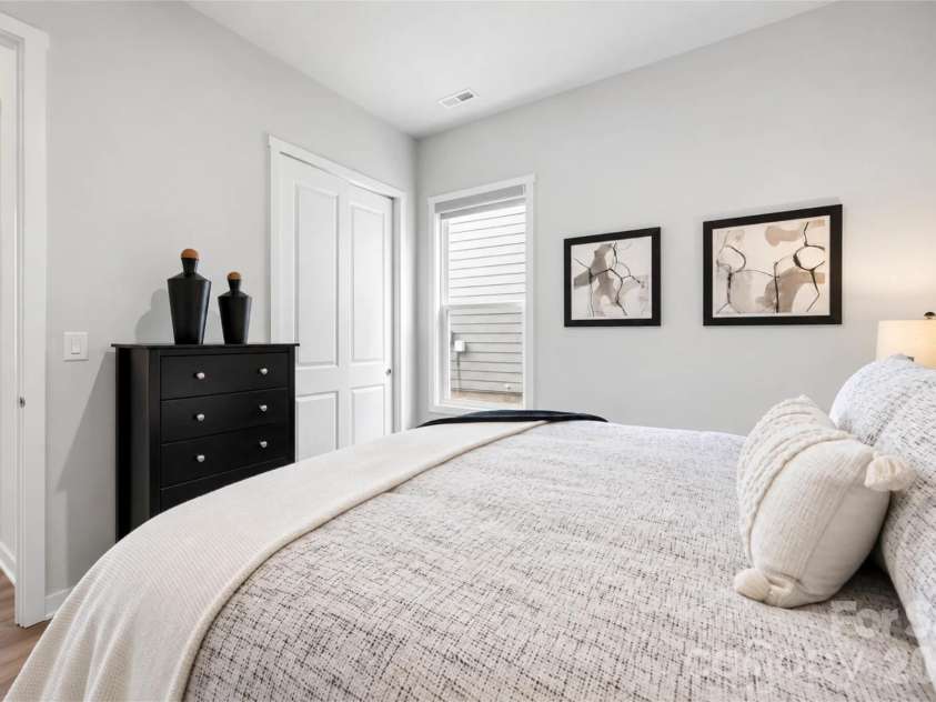 5208 Glenwalk Drive, Charlotte, NC 28269.  MLS# CAR4428602, YatesRealty ID 55402. 
