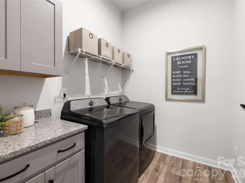 5208 Glenwalk Drive, Charlotte, NC 28269.  MLS# CAR4428602, YatesRealty ID 55402. 
