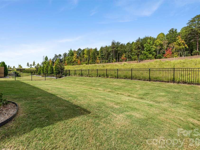 5208 Glenwalk Drive, Charlotte, NC 28269.  MLS# CAR4428602, YatesRealty ID 55402. 