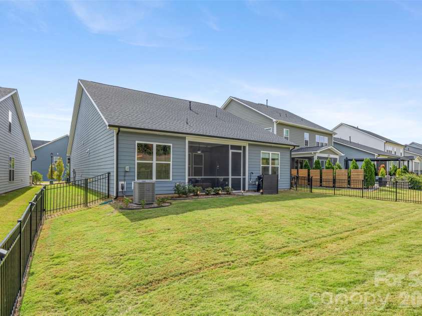 5208 Glenwalk Drive, Charlotte, NC 28269.  MLS# CAR4428602, YatesRealty ID 55402. 