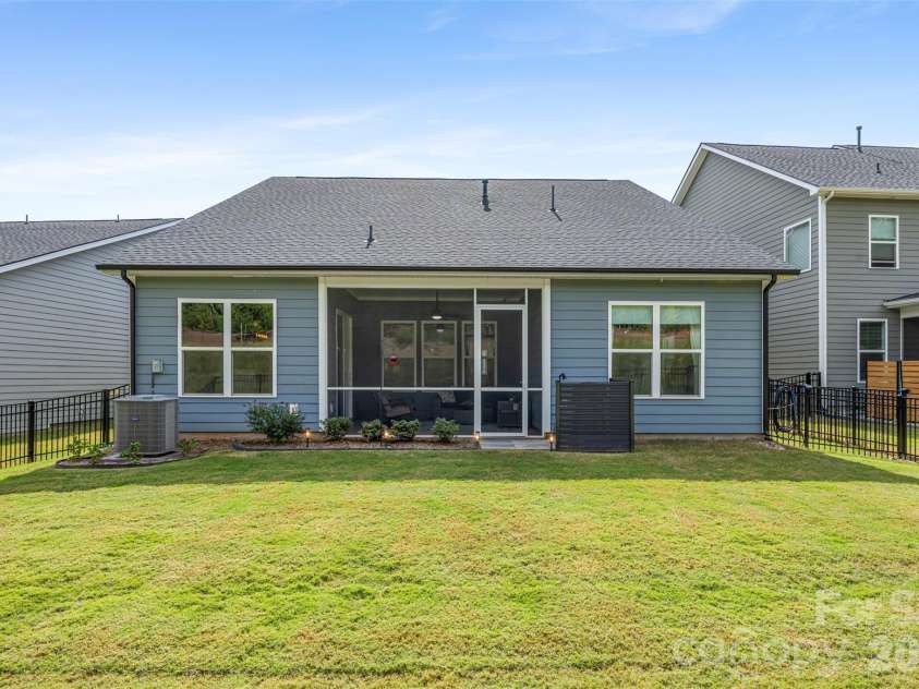 5208 Glenwalk Drive, Charlotte, NC 28269.  MLS# CAR4428602, YatesRealty ID 55402. 