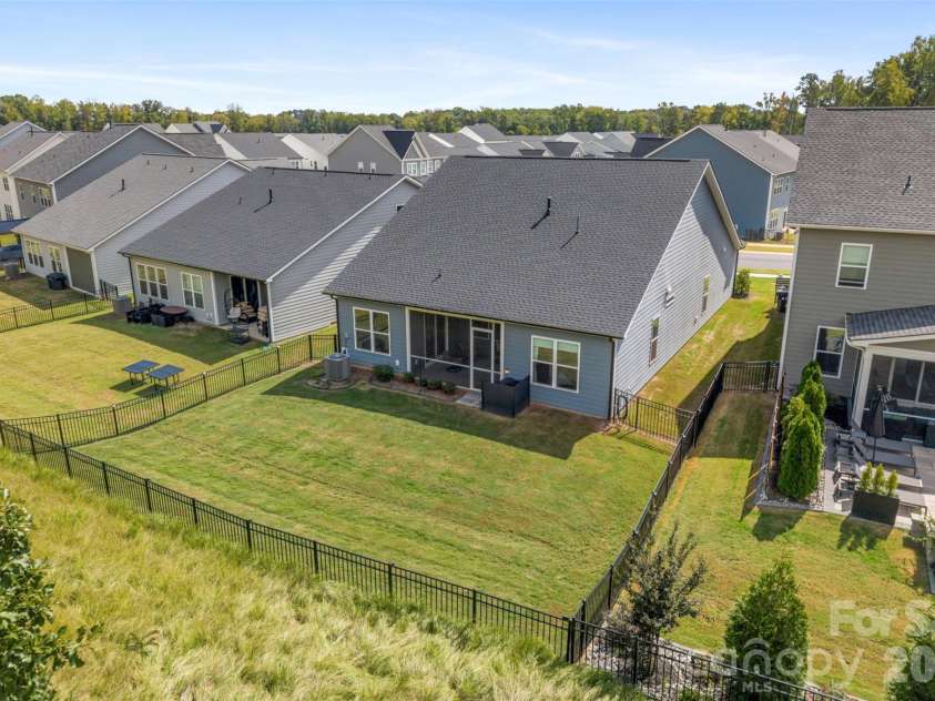 5208 Glenwalk Drive, Charlotte, NC 28269.  MLS# CAR4428602, YatesRealty ID 55402. 
