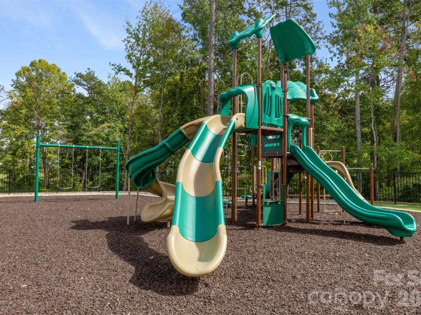 5208 Glenwalk Drive, Charlotte, NC 28269.  MLS# CAR4428602, YatesRealty ID 55402. 