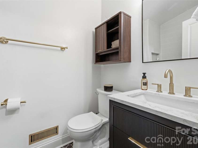 7431 Folger Drive, Charlotte, NC 28226.  MLS# CAR4427487, YatesRealty ID 55406. 