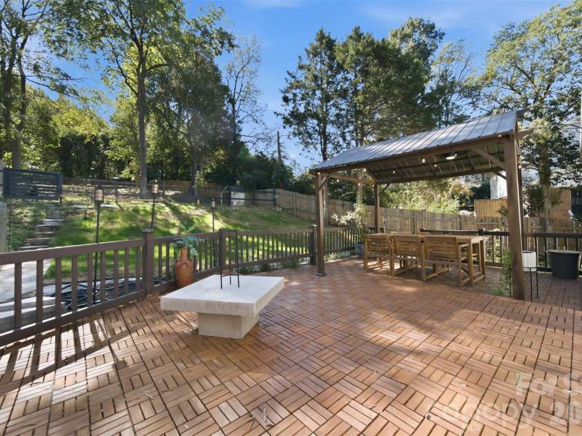 7431 Folger Drive, Charlotte, NC 28226.  MLS# CAR4427487, YatesRealty ID 55406. 