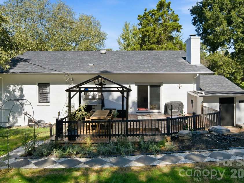 7431 Folger Drive, Charlotte, NC 28226.  MLS# CAR4427487, YatesRealty ID 55406. 