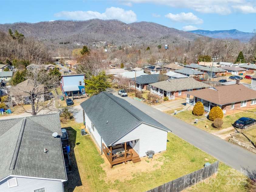 2 Half Moon Drive, Swannanoa, NC 28778.  MLS# CAR4228596, YatesRealty ID 5541. 
