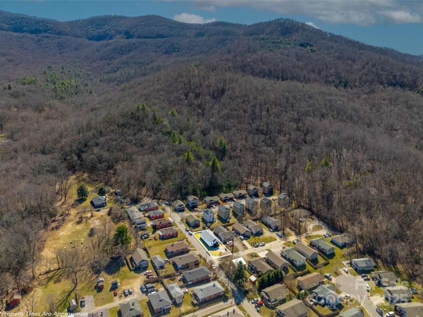 2 Half Moon Drive, Swannanoa, NC 28778.  MLS# CAR4228596, YatesRealty ID 5541. 