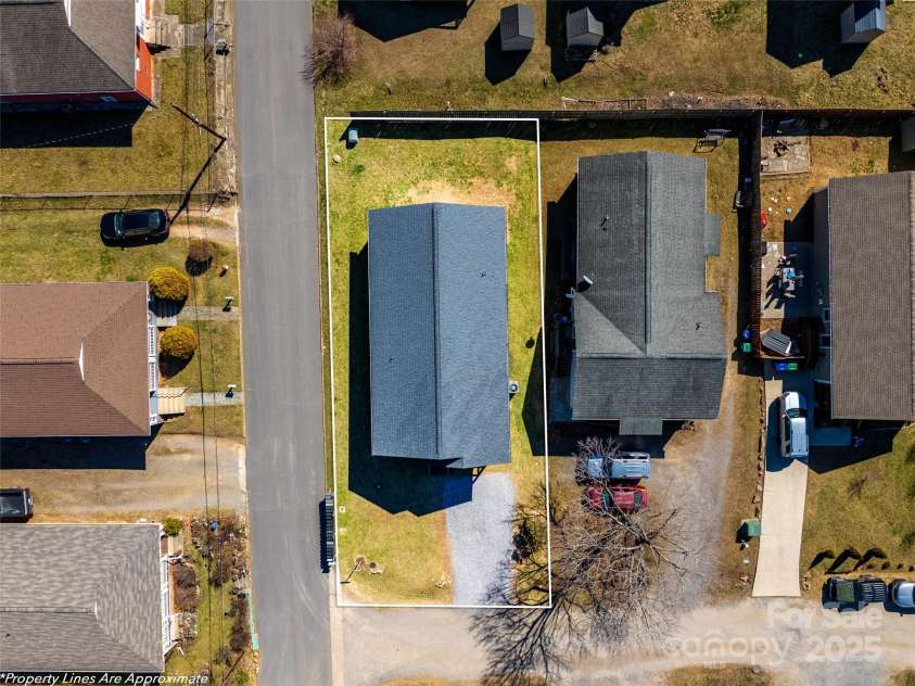 2 Half Moon Drive, Swannanoa, NC 28778.  MLS# CAR4228596, YatesRealty ID 5541. 