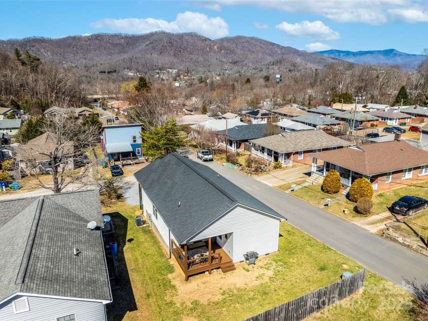 2 Half Moon Drive, Swannanoa, NC 28778.  MLS# CAR4228596, YatesRealty ID 5541. 