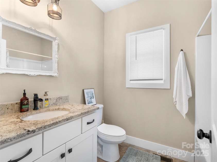 2 Half Moon Drive, Swannanoa, NC 28778.  MLS# CAR4228596, YatesRealty ID 5541. Main Full Bathroom