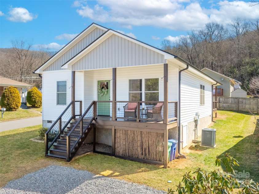 2 Half Moon Drive, Swannanoa, NC 28778.  MLS# CAR4228596, YatesRealty ID 5541. Welcome Home!