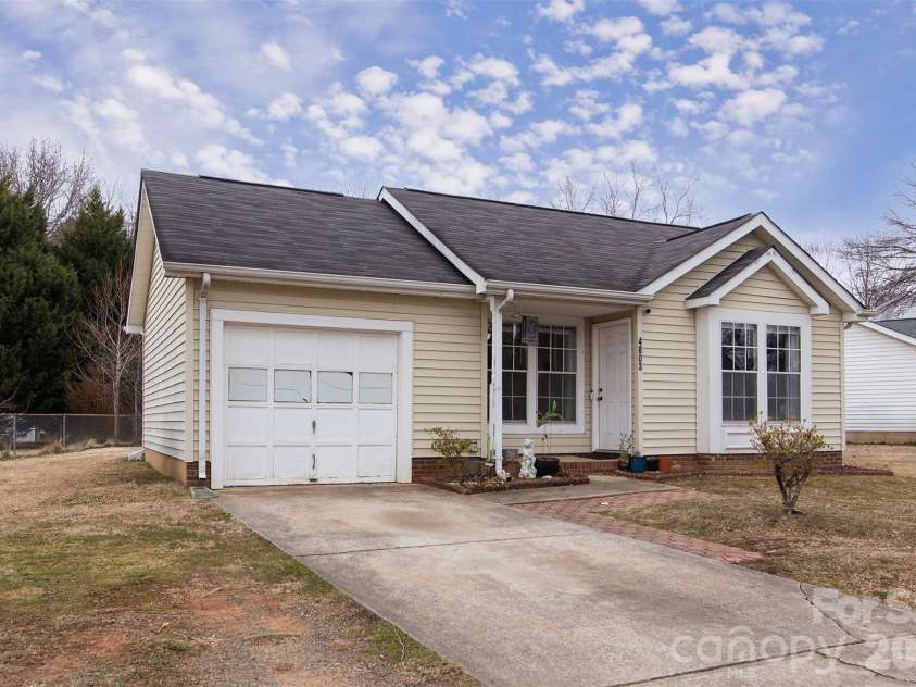 4803 Harri Ann Drive, Charlotte, NC 28227.  MLS# CAR4347186, YatesRealty ID 5541. 