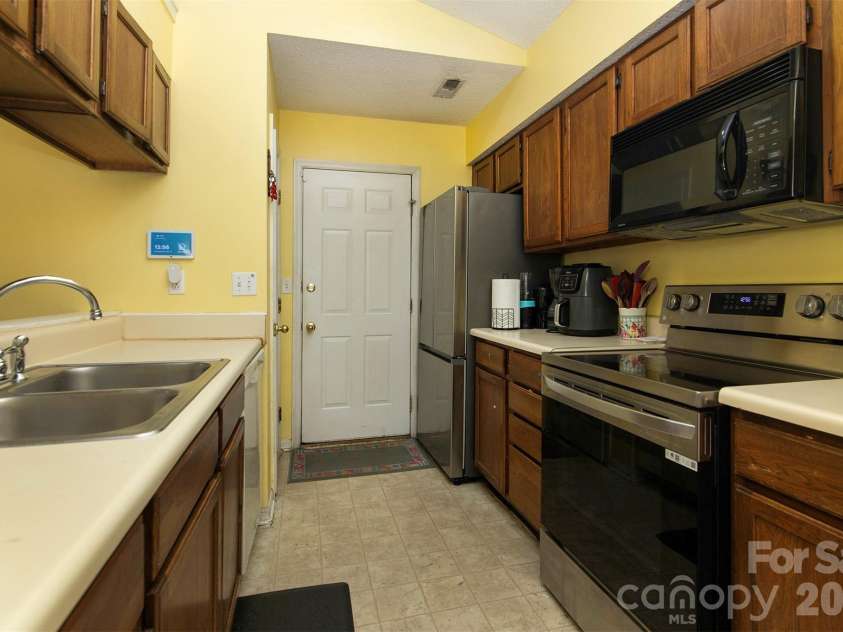 4803 Harri Ann Drive, Charlotte, NC 28227.  MLS# CAR4347186, YatesRealty ID 5541. 