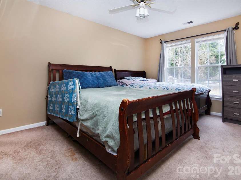 4803 Harri Ann Drive, Charlotte, NC 28227.  MLS# CAR4347186, YatesRealty ID 5541. 