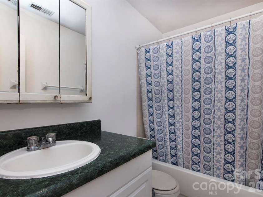4803 Harri Ann Drive, Charlotte, NC 28227.  MLS# CAR4347186, YatesRealty ID 5541. 
