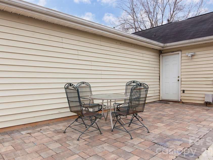 4803 Harri Ann Drive, Charlotte, NC 28227.  MLS# CAR4347186, YatesRealty ID 5541. 
