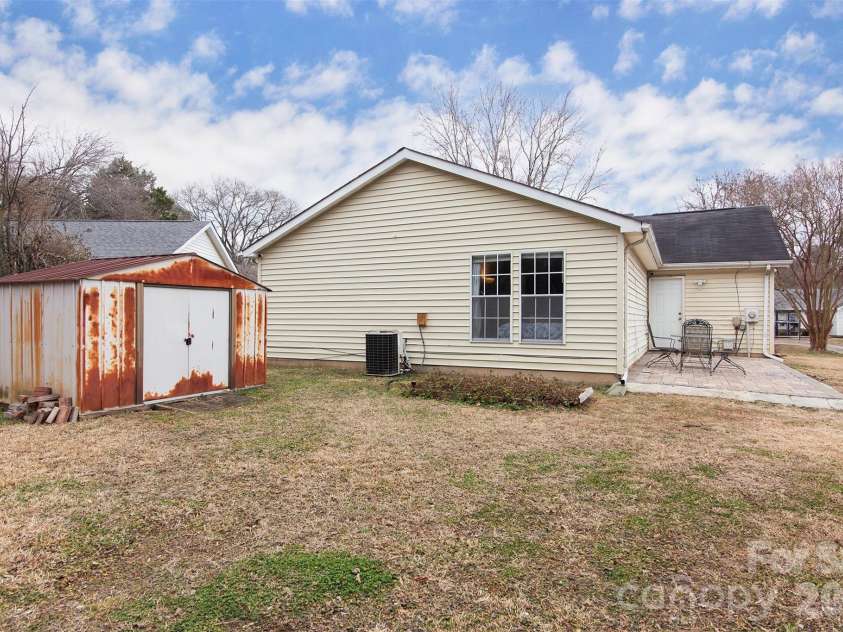 4803 Harri Ann Drive, Charlotte, NC 28227.  MLS# CAR4347186, YatesRealty ID 5541. 