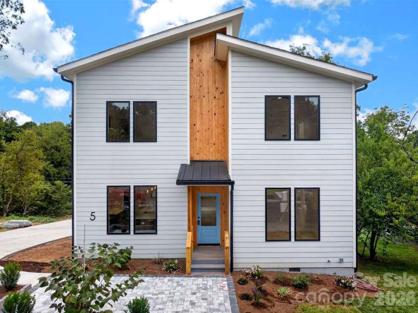 5 Bellagio Place, Asheville, NC 28803.  MLS# CAR4425621, YatesRealty ID 55410. 