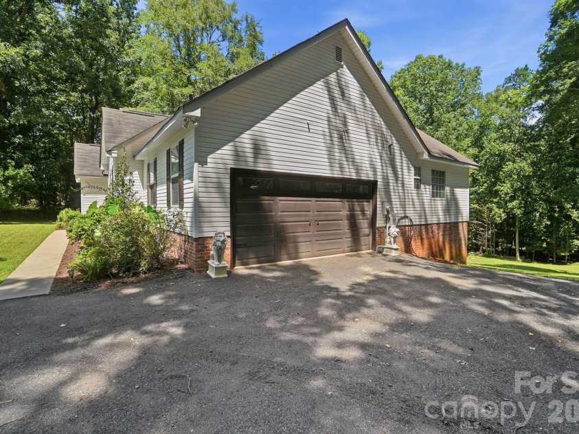 7003 Providence Road, Waxhaw, NC 28173.  MLS# CAR4415672, YatesRealty ID 55414. 