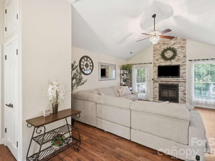 7003 Providence Road, Waxhaw, NC 28173.  MLS# CAR4415672, YatesRealty ID 55414. 