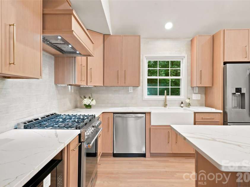 7527 Gayle Avenue, Charlotte, NC 28212.  MLS# CAR4417540, YatesRealty ID 55415. 