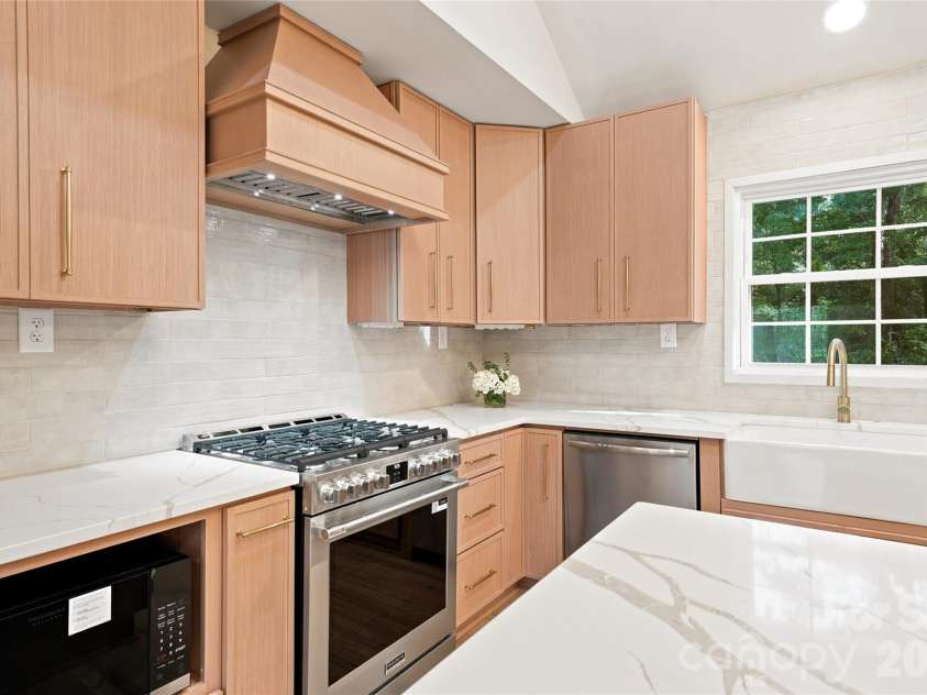7527 Gayle Avenue, Charlotte, NC 28212.  MLS# CAR4417540, YatesRealty ID 55415. 