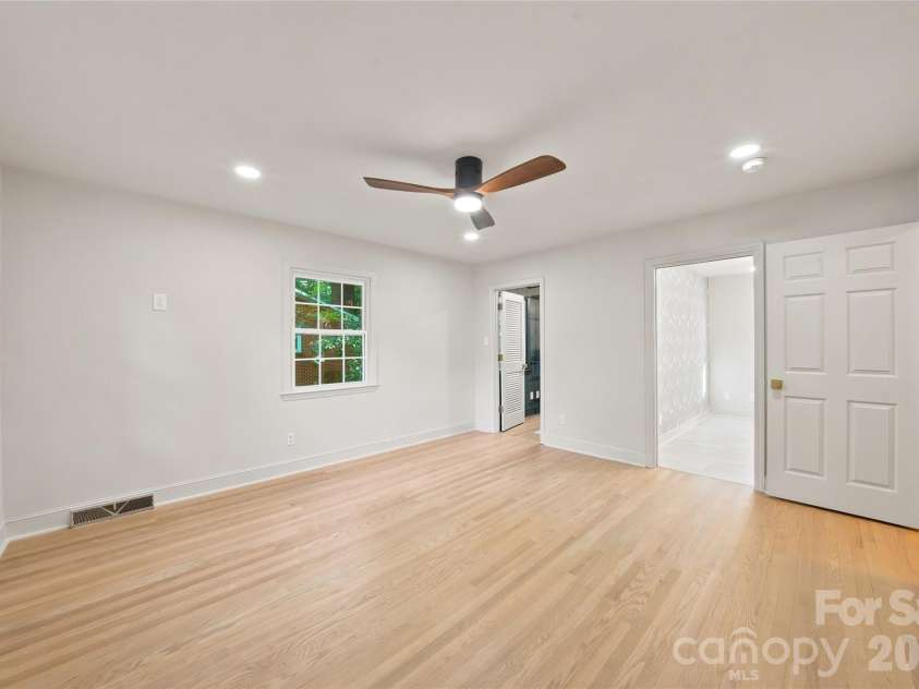 7527 Gayle Avenue, Charlotte, NC 28212.  MLS# CAR4417540, YatesRealty ID 55415. 
