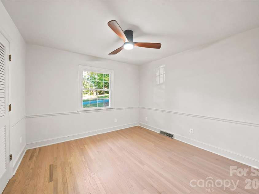7527 Gayle Avenue, Charlotte, NC 28212.  MLS# CAR4417540, YatesRealty ID 55415. 