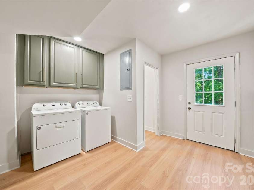 7527 Gayle Avenue, Charlotte, NC 28212.  MLS# CAR4417540, YatesRealty ID 55415. 