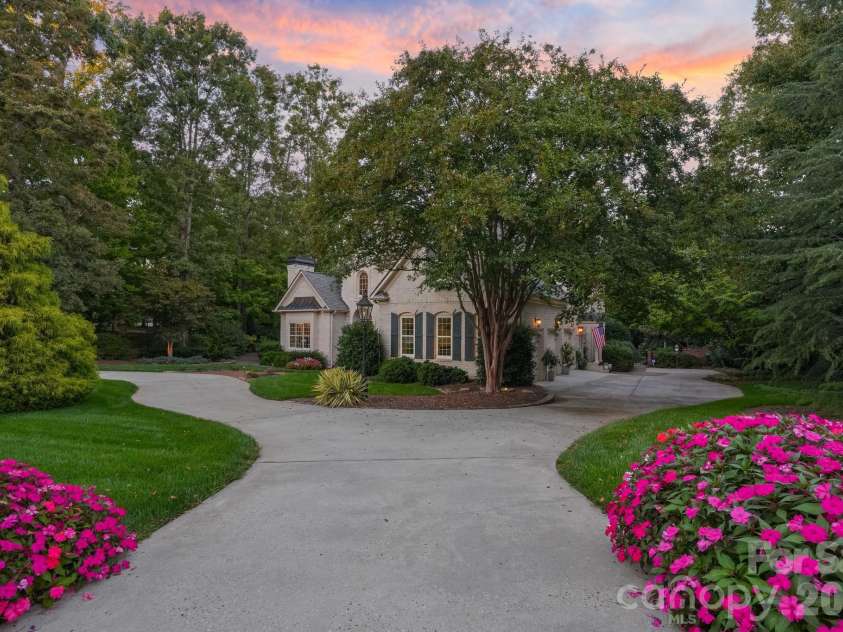 811 Bass Landing Place, Greensboro, NC 27455.  MLS# CAR4432350, YatesRealty ID 55419. 