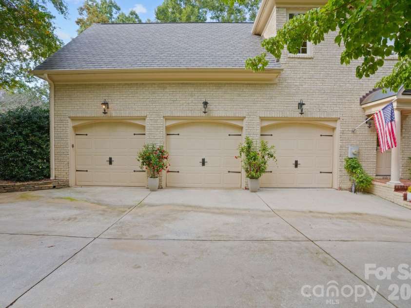 811 Bass Landing Place, Greensboro, NC 27455.  MLS# CAR4432350, YatesRealty ID 55419. 