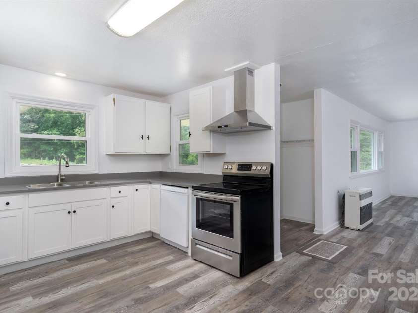 468 Deer Park Lake Road, Spruce Pine, NC 28777.  MLS# CAR4068097, YatesRealty ID 5542. 