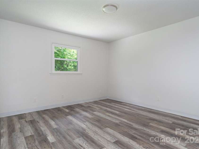 468 Deer Park Lake Road, Spruce Pine, NC 28777.  MLS# CAR4068097, YatesRealty ID 5542. 