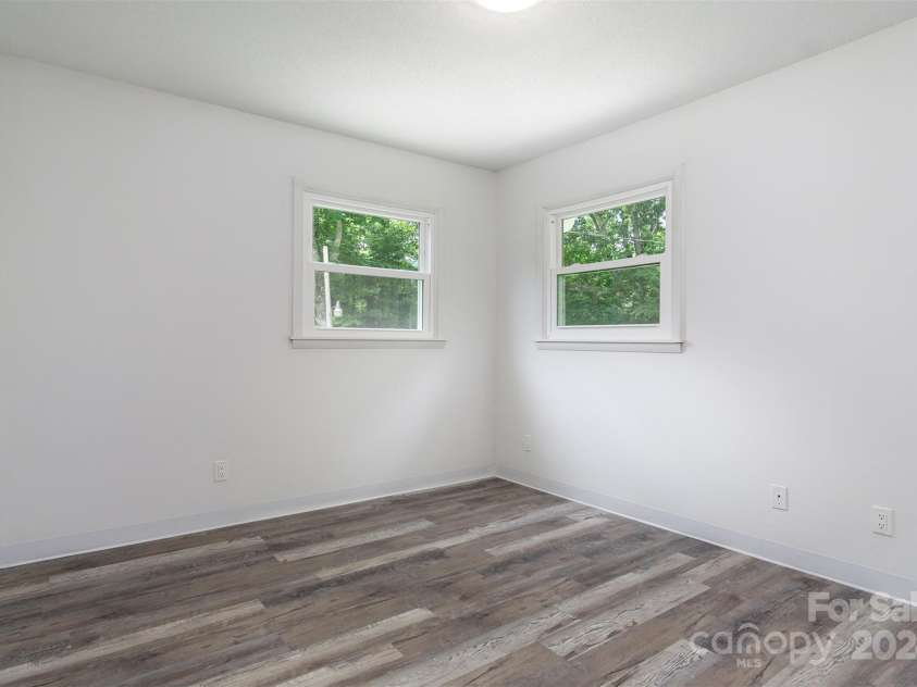 468 Deer Park Lake Road, Spruce Pine, NC 28777.  MLS# CAR4068097, YatesRealty ID 5542. 