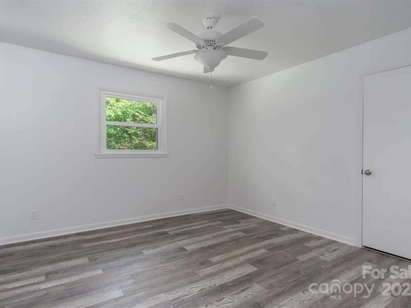 468 Deer Park Lake Road, Spruce Pine, NC 28777.  MLS# CAR4068097, YatesRealty ID 5542. 