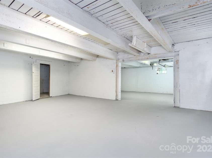 468 Deer Park Lake Road, Spruce Pine, NC 28777.  MLS# CAR4068097, YatesRealty ID 5542. 