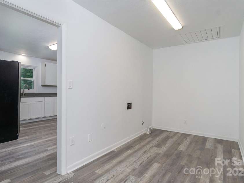 468 Deer Park Lake Road, Spruce Pine, NC 28777.  MLS# CAR4068097, YatesRealty ID 5542. Laundry Room Unit 1