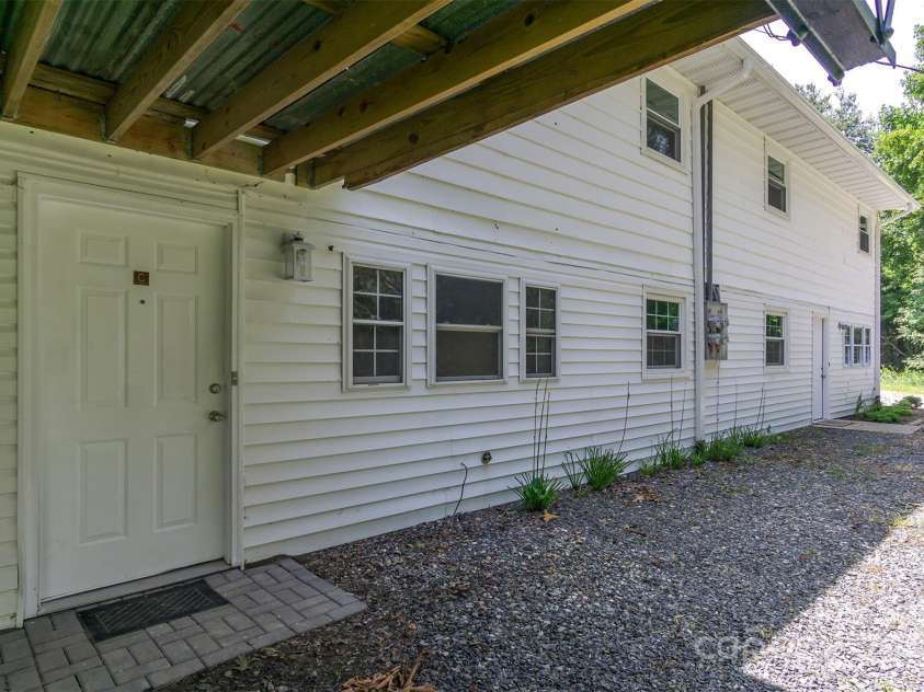 468 Deer Park Lake Road, Spruce Pine, NC 28777.  MLS# CAR4068097, YatesRealty ID 5542. Lower level 3 & 4 Units