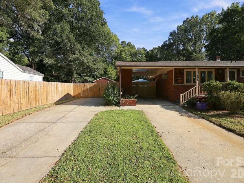 123 Hillside Avenue, Concord, NC 28025.  MLS# CAR4432576, YatesRealty ID 55421. Double driveway