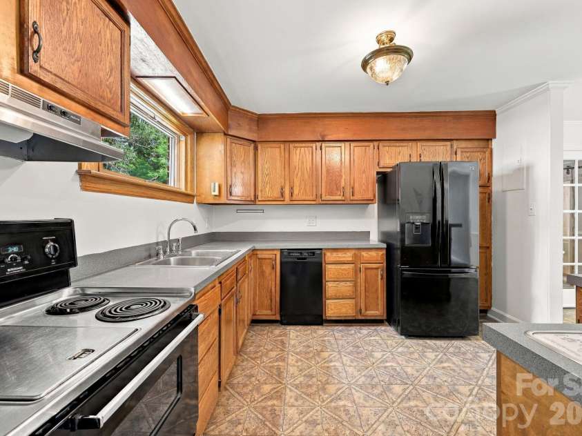 123 Hillside Avenue, Concord, NC 28025.  MLS# CAR4432576, YatesRealty ID 55421. Kitchen entry from Living Room