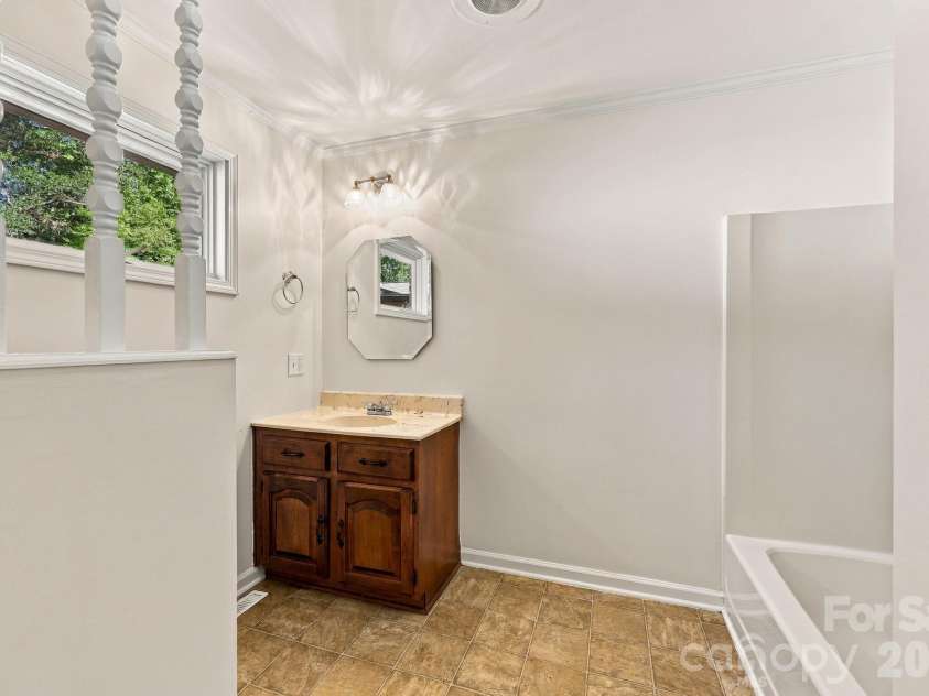123 Hillside Avenue, Concord, NC 28025.  MLS# CAR4432576, YatesRealty ID 55421. Primary Bathroom