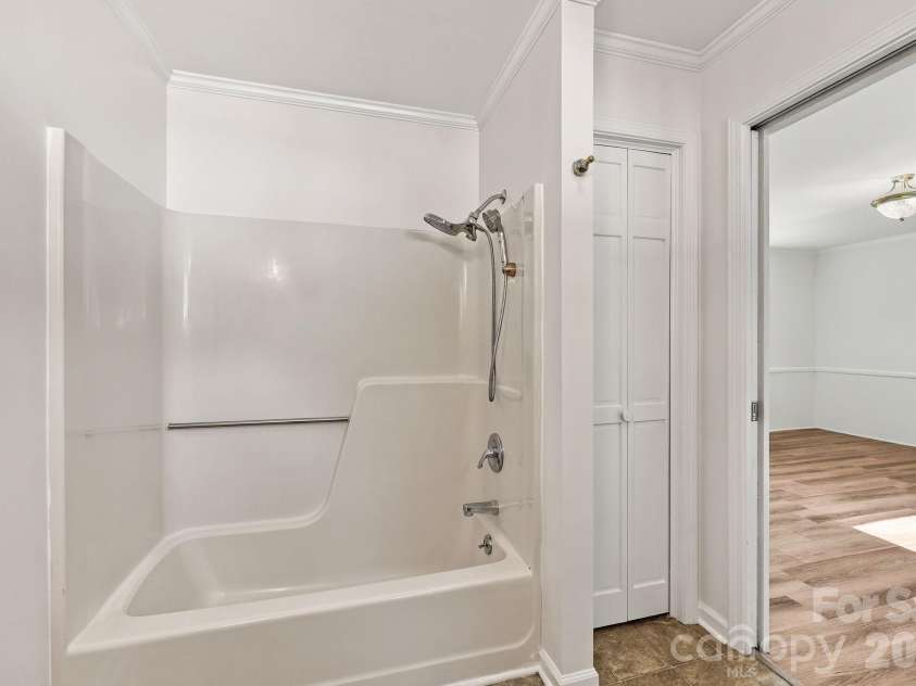 123 Hillside Avenue, Concord, NC 28025.  MLS# CAR4432576, YatesRealty ID 55421. Primary Bathroom