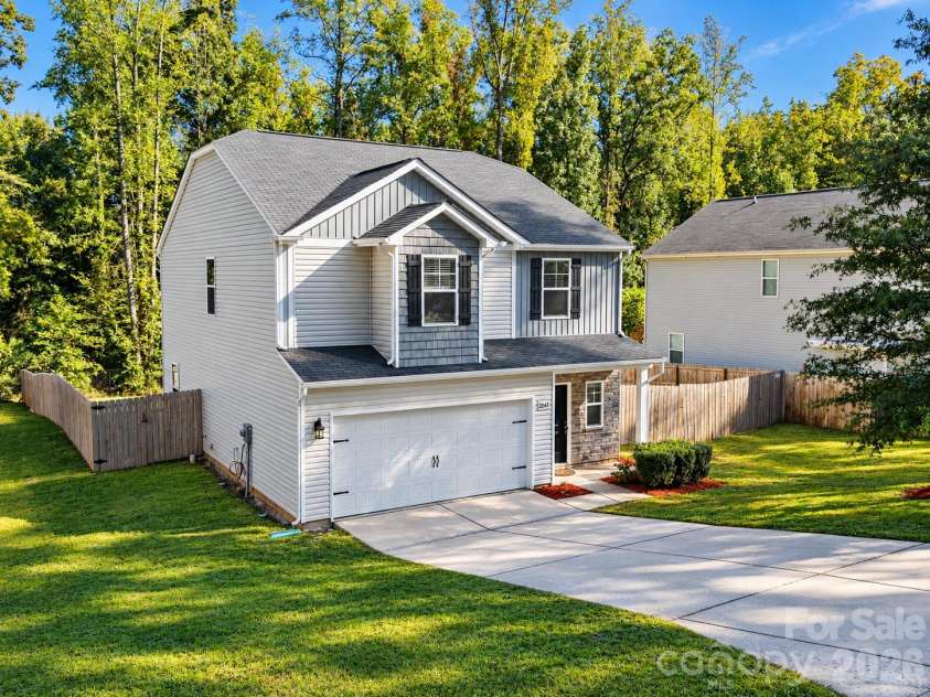 2647 Dellinger Drive, Charlotte, NC 28269.  MLS# CAR4426888, YatesRealty ID 55422. 