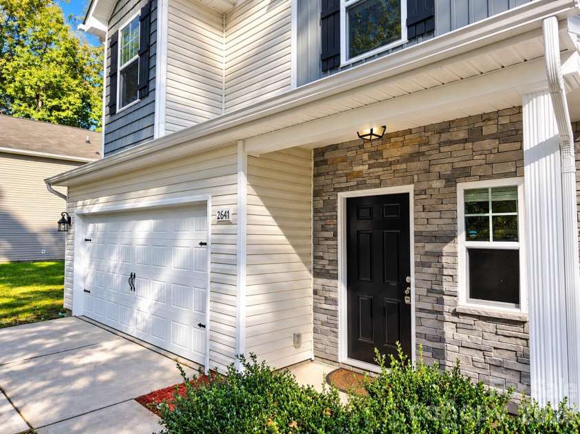 2647 Dellinger Drive, Charlotte, NC 28269.  MLS# CAR4426888, YatesRealty ID 55422. 