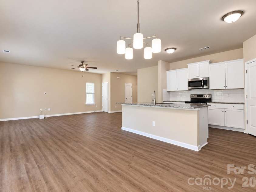 2647 Dellinger Drive, Charlotte, NC 28269.  MLS# CAR4426888, YatesRealty ID 55422. 