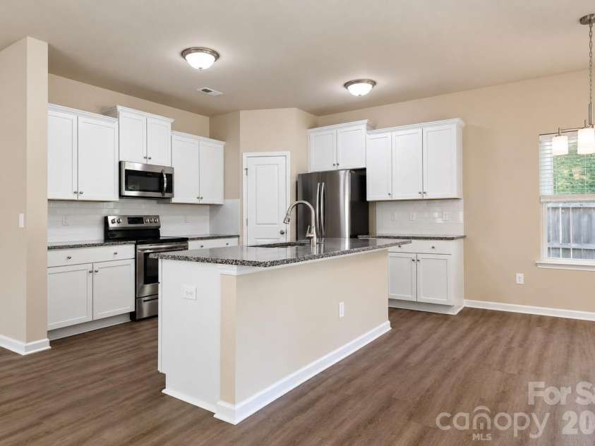 2647 Dellinger Drive, Charlotte, NC 28269.  MLS# CAR4426888, YatesRealty ID 55422. 