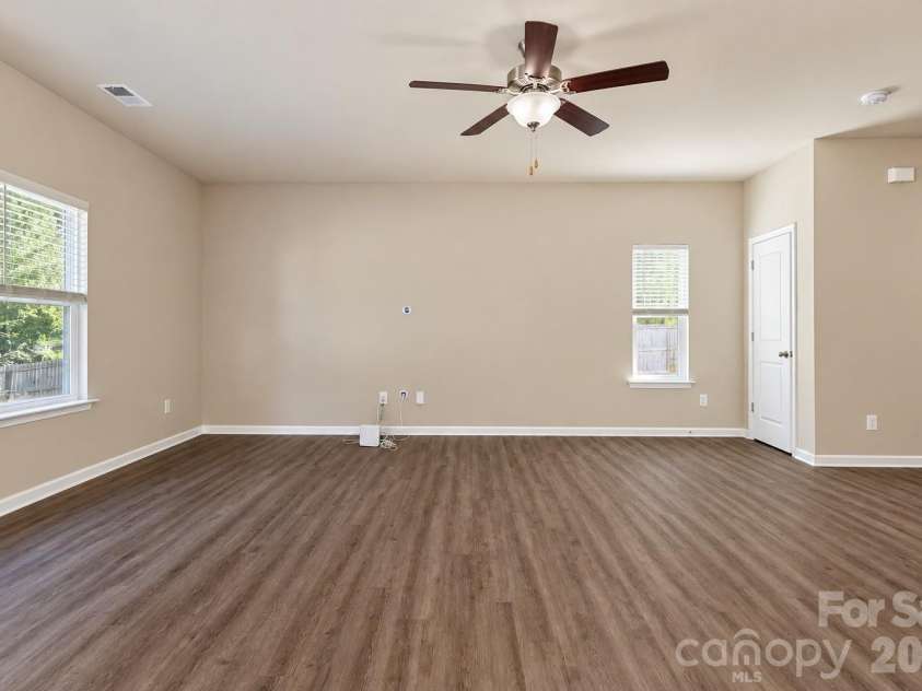 2647 Dellinger Drive, Charlotte, NC 28269.  MLS# CAR4426888, YatesRealty ID 55422. 