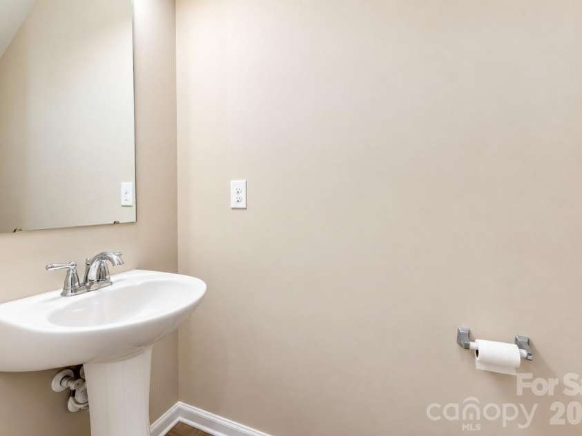 2647 Dellinger Drive, Charlotte, NC 28269.  MLS# CAR4426888, YatesRealty ID 55422. 